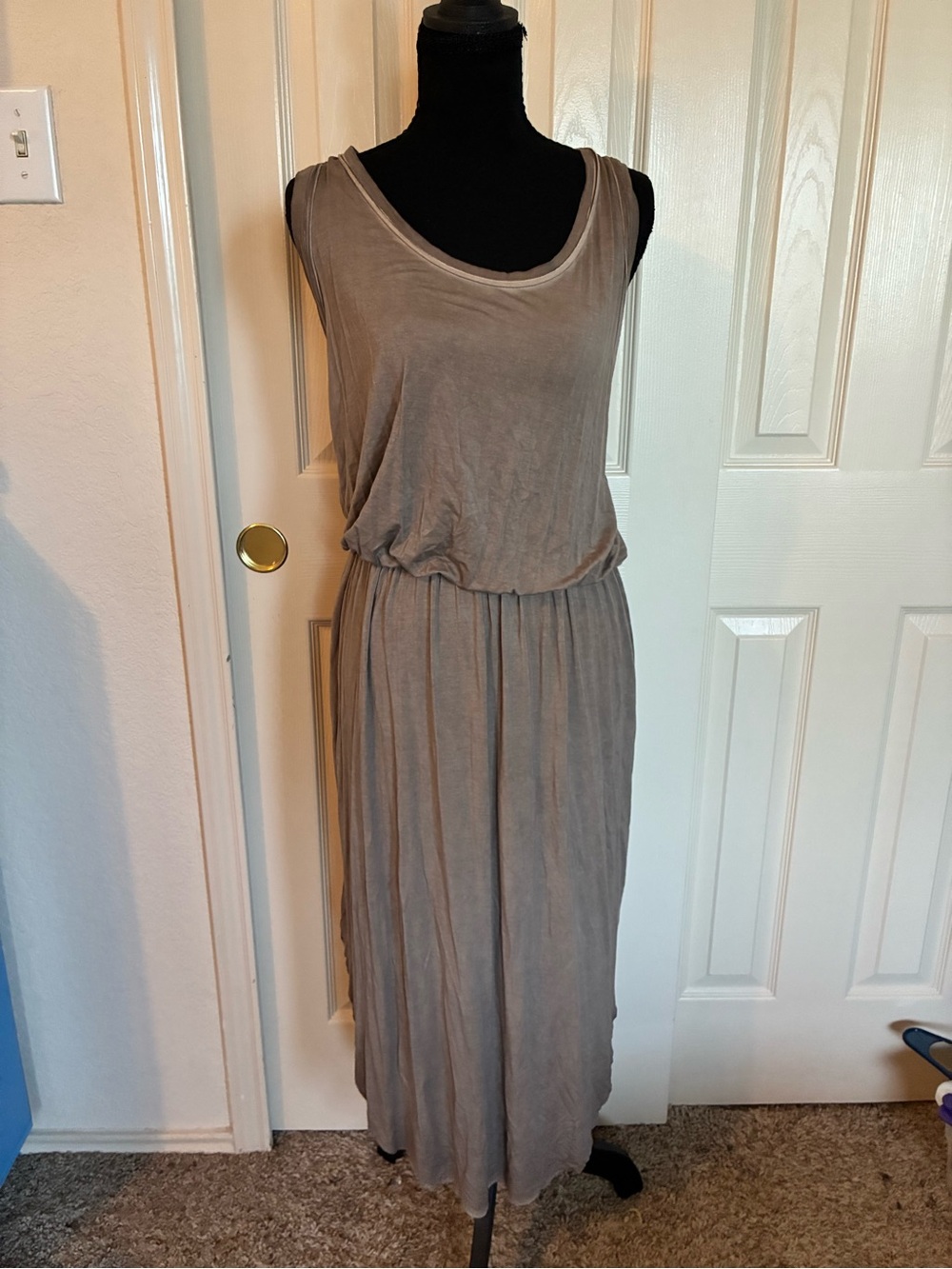 LA MIEL Sleeveless Taupe Midi Dress
